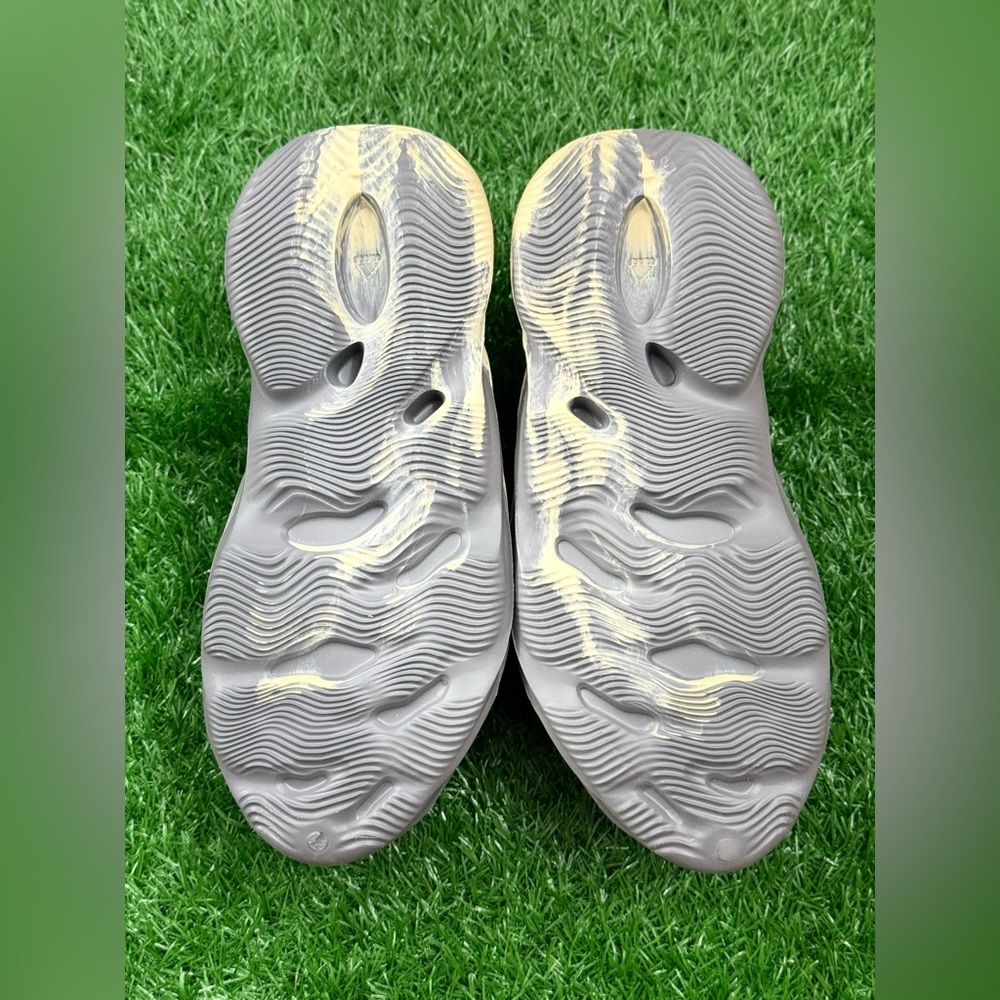 Adidas Yeezy Foam Rnnr MXT Moon Gray - Picture 7 of 7